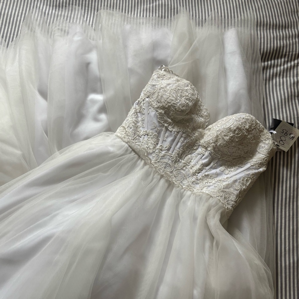 *SOLD* *NWT* White Lace Strapless A-Line Wedding Dress/Prom Dress